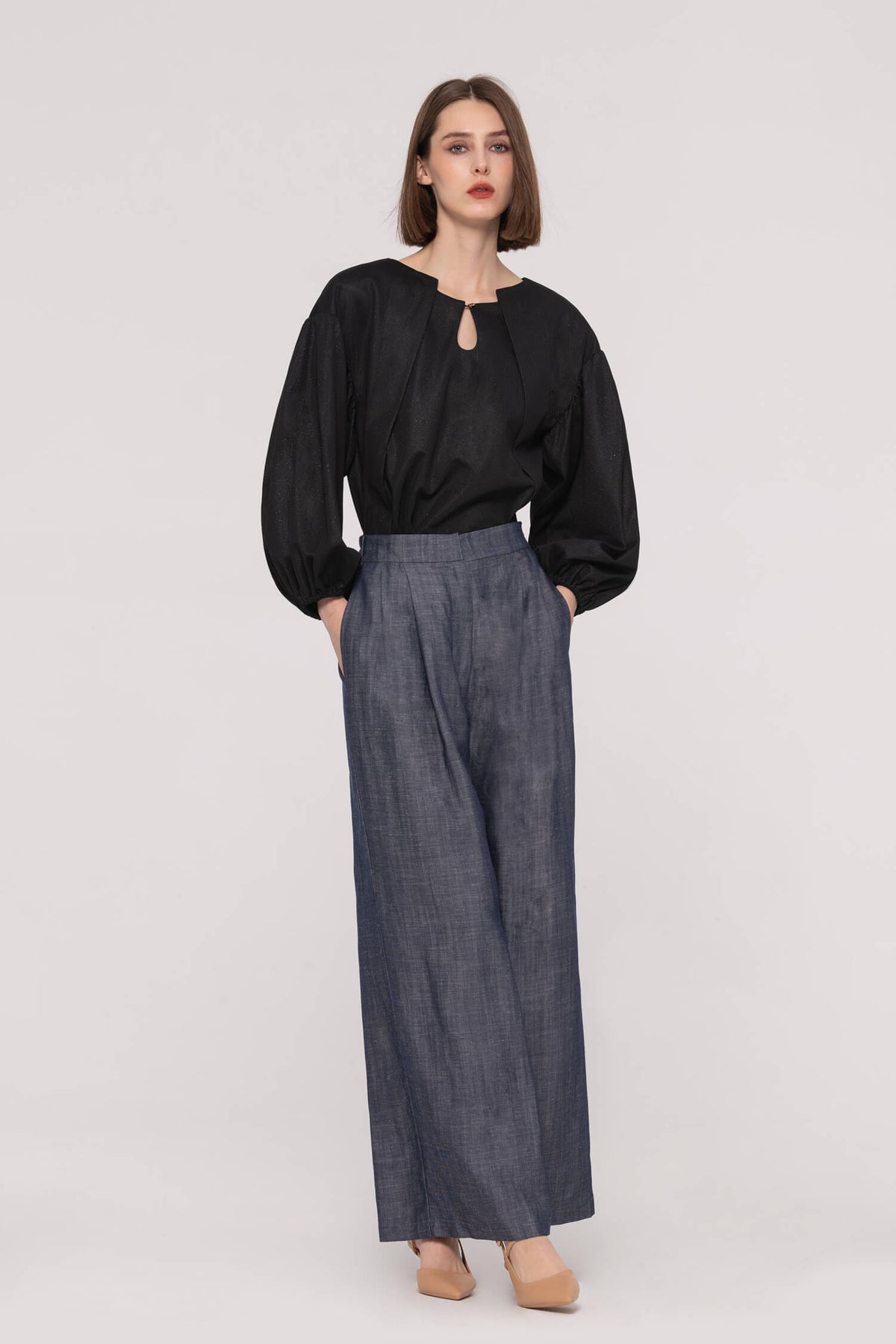 Elastic Waistband Pleated Jeans